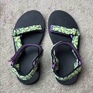 Teva Green/Purple Sz 6 Patterned Sandals Velcro Closure